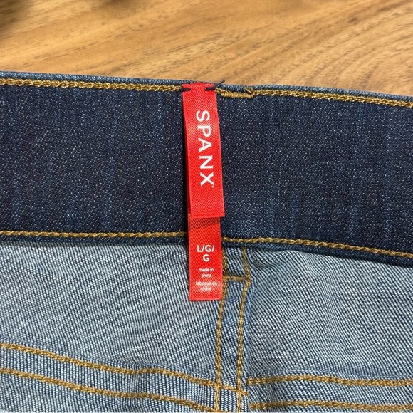 Spanx Size Large Midnight Shade Flare Wide Leg Jeans Pull On Stretch Comfort - Picture 4 of 6